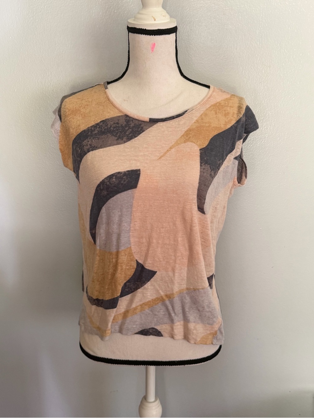 Rachel Zoe Peach Abstract Short Sleeve Tee with Gray and Mustard Accents